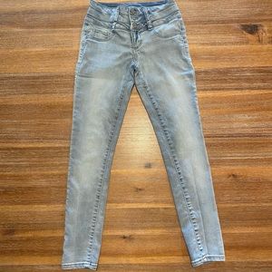 Hippie Girl size 10 light wash skinny Jean